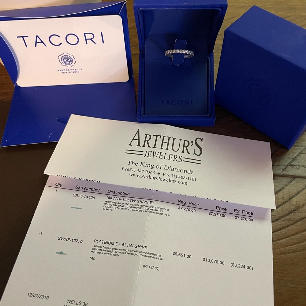 Tacori Petite Crescent 18k Diamond Ring with Blue Box